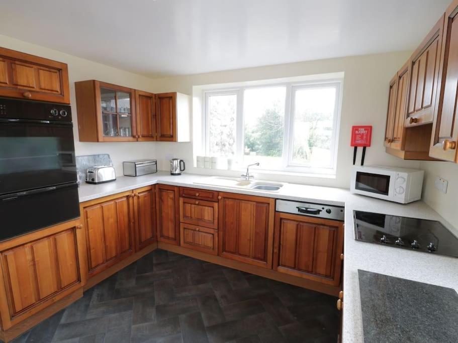 Ty Rhos, Farm Stay, Sleeps 4, Rhoshirwaun 2 Miles From Aberdaron Exterior photo