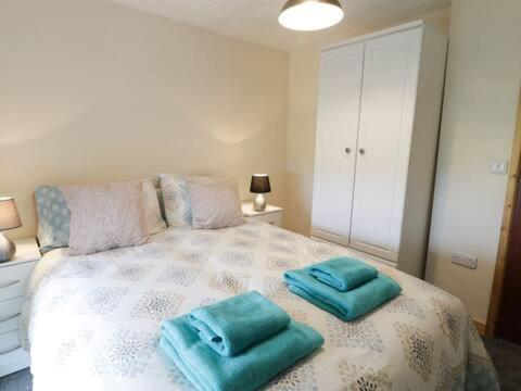 Ty Rhos, Farm Stay, Sleeps 4, Rhoshirwaun 2 Miles From Aberdaron Exterior photo